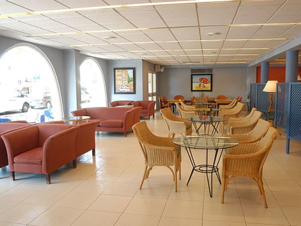 La Terrassa 3*